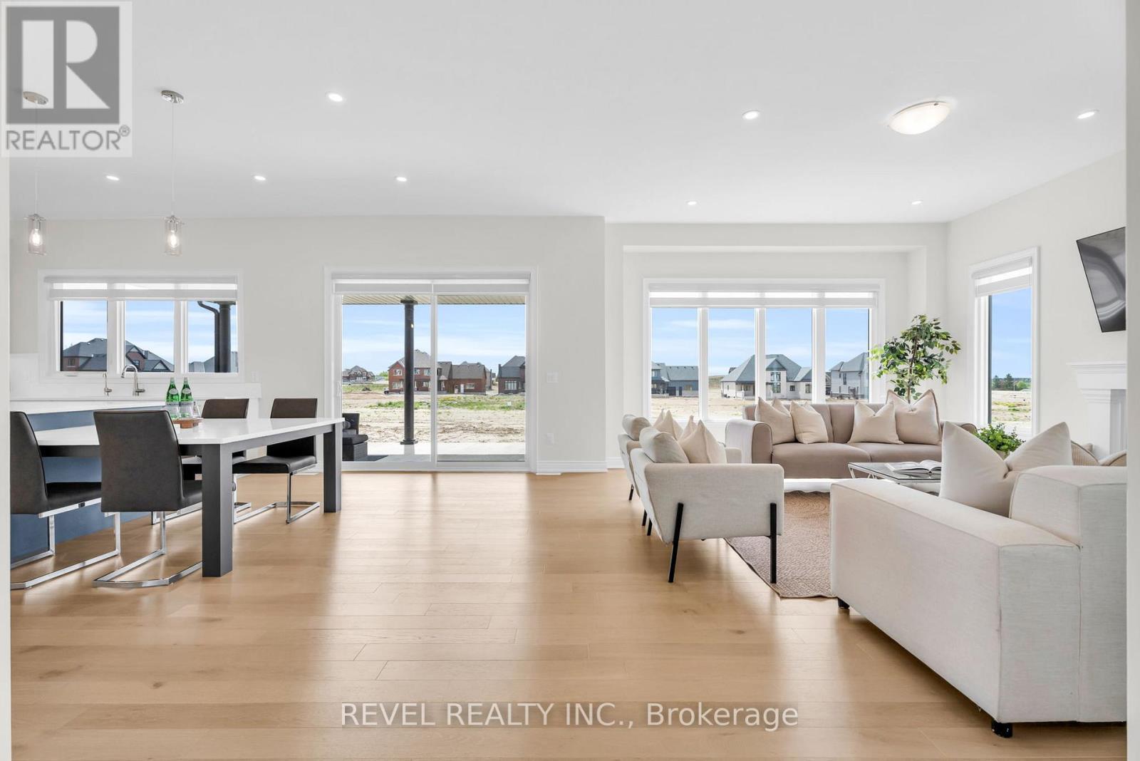 36 Ewing Way, Amaranth, ON - Indoor Photo Showing Living Room
