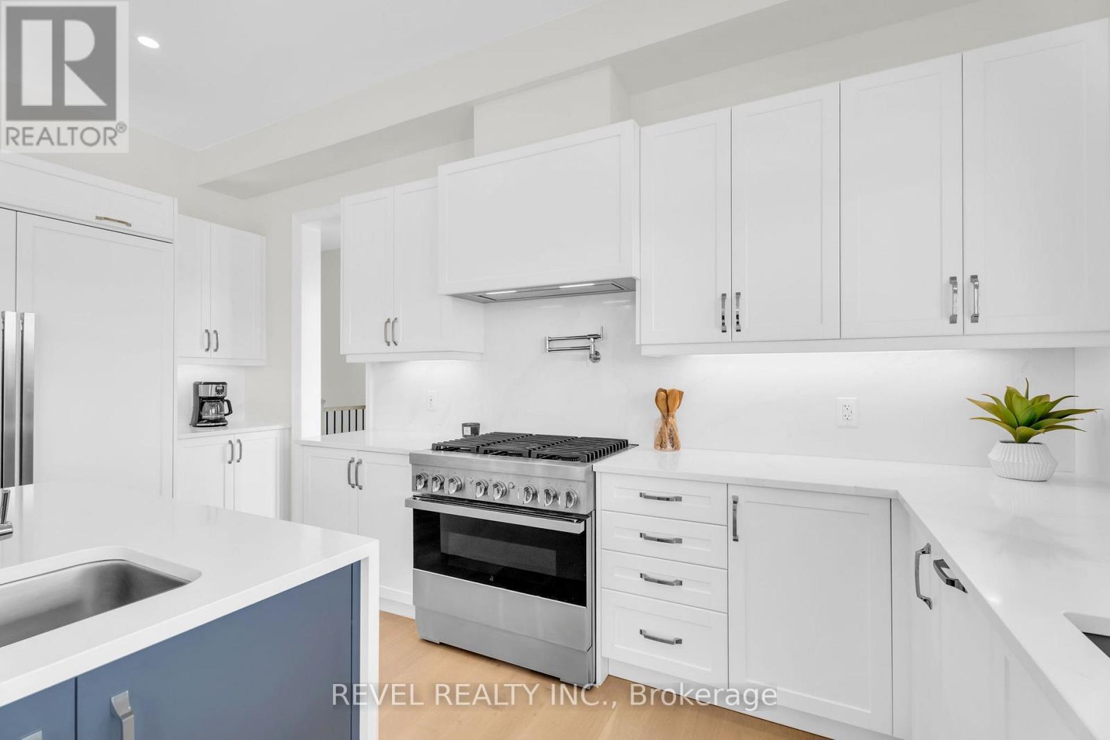 36 Ewing Way, Amaranth, ON - Indoor Photo Showing Kitchen With Upgraded Kitchen