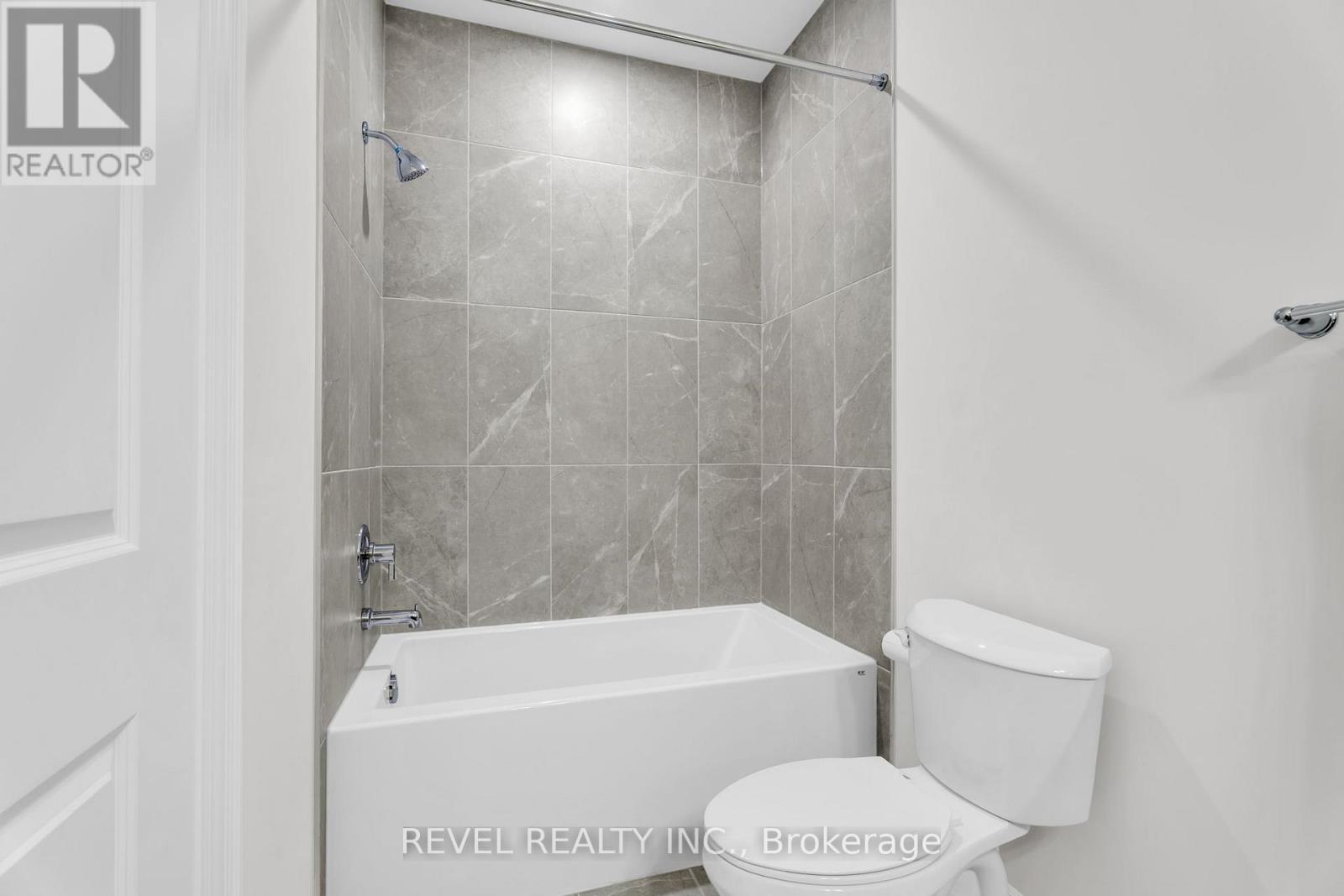 36 Ewing Way, Amaranth, ON - Indoor Photo Showing Bathroom