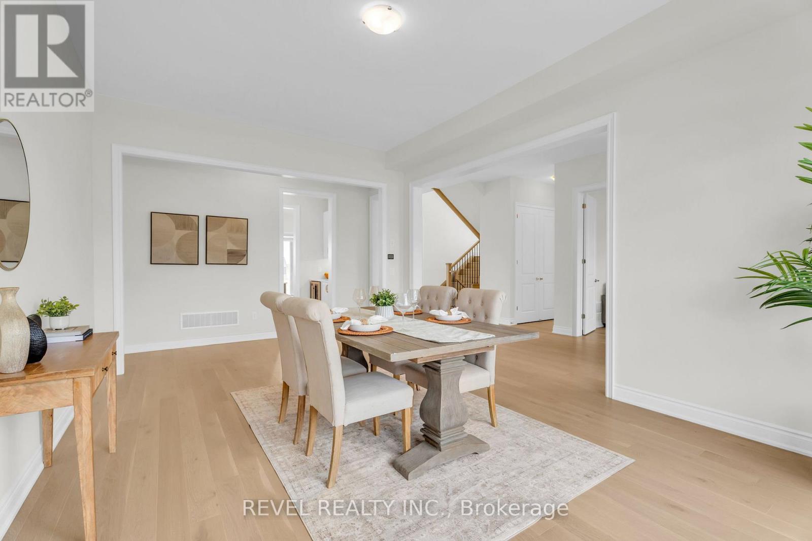 36 Ewing Way, Amaranth, ON - Indoor Photo Showing Dining Room