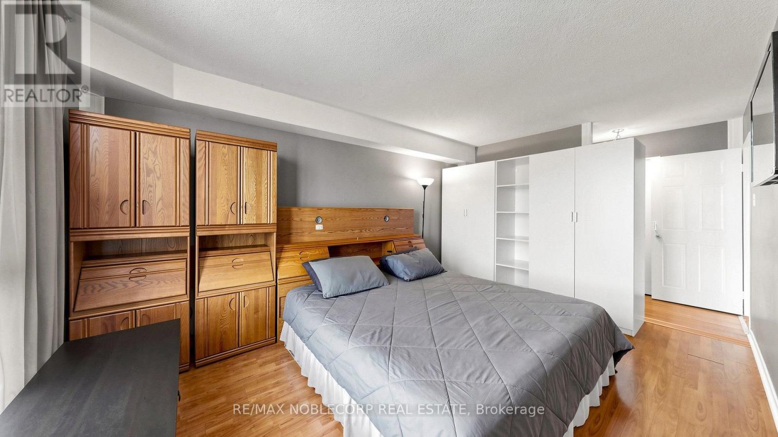 804 - 2901 Kipling Avenue, Toronto, ON - Indoor Photo Showing Bedroom