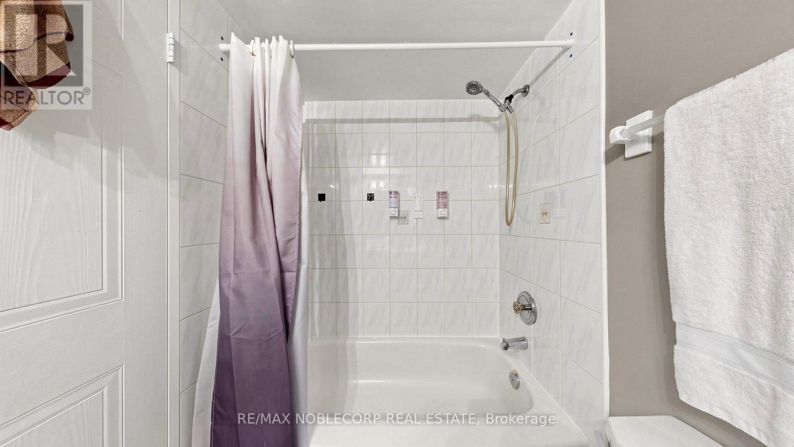 804 - 2901 Kipling Avenue, Toronto, ON - Indoor Photo Showing Bathroom