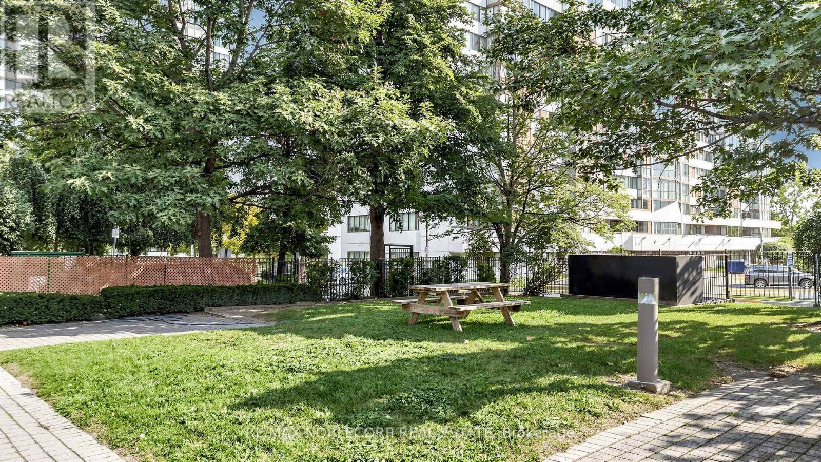 804 - 2901 Kipling Avenue, Toronto, ON - Outdoor