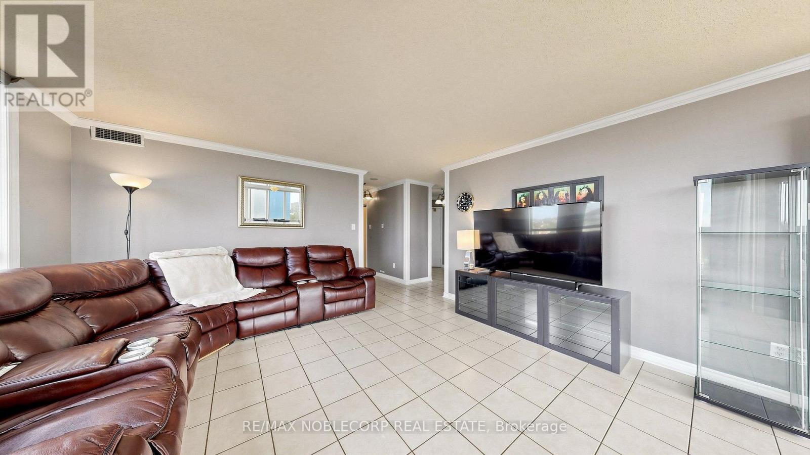 804 - 2901 Kipling Avenue, Toronto, ON - Indoor Photo Showing Living Room
