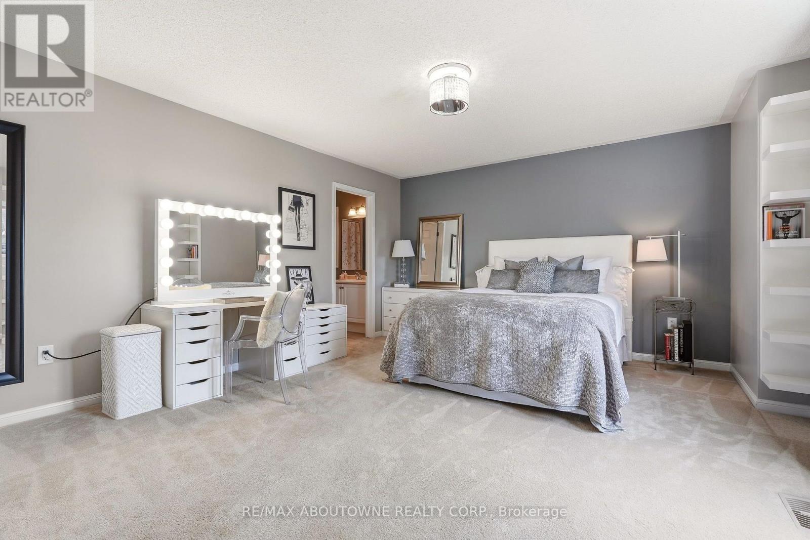 536 Cusick Circle, Milton, ON - Indoor Photo Showing Bedroom