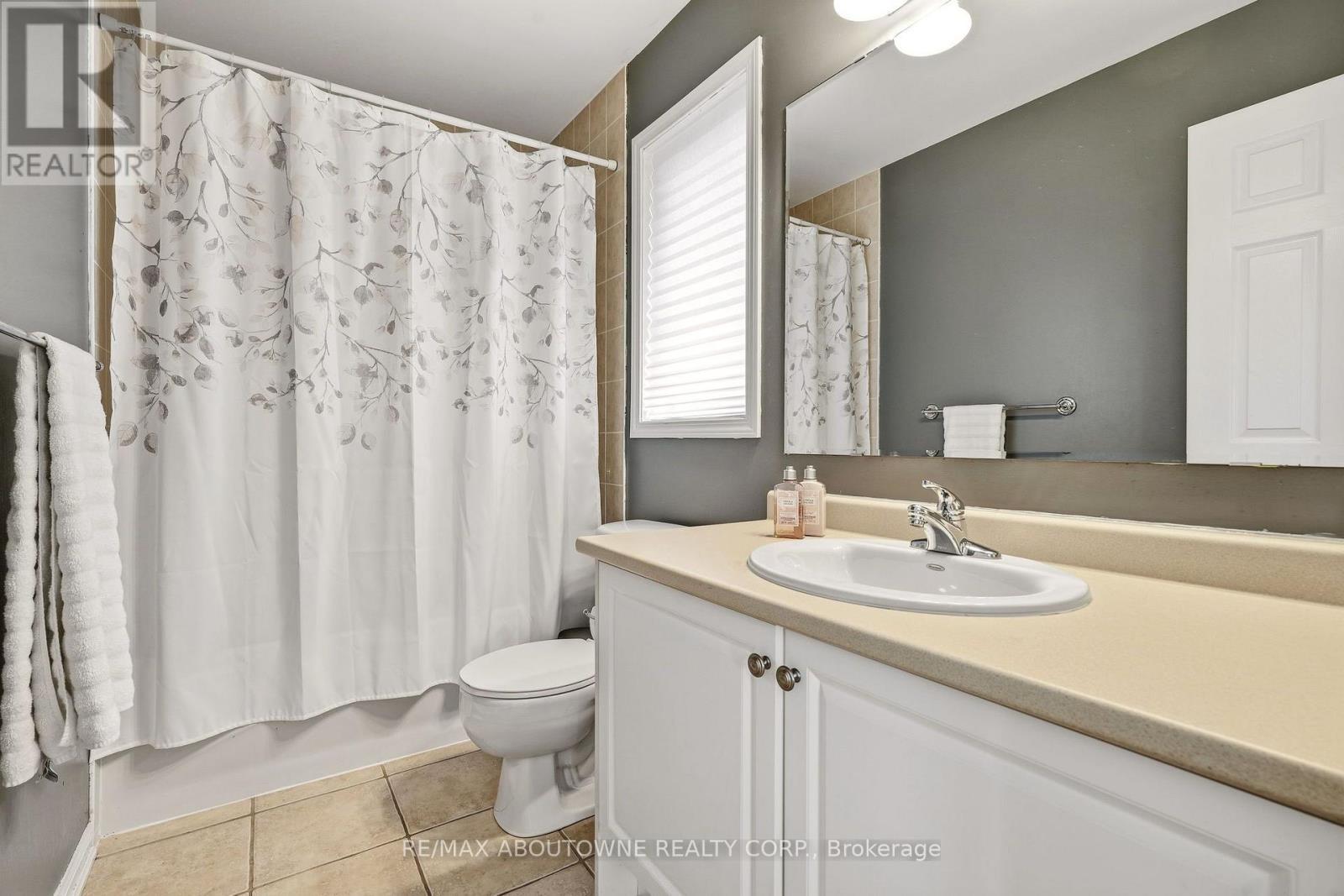 536 Cusick Circle, Milton, ON - Indoor Photo Showing Bathroom