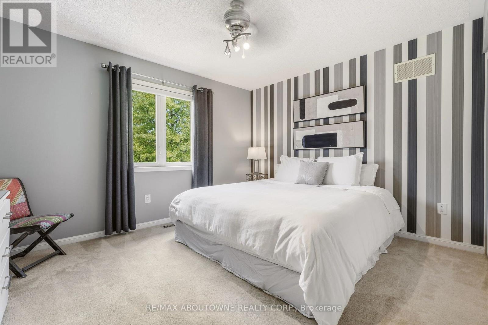 536 Cusick Circle, Milton, ON - Indoor Photo Showing Bedroom