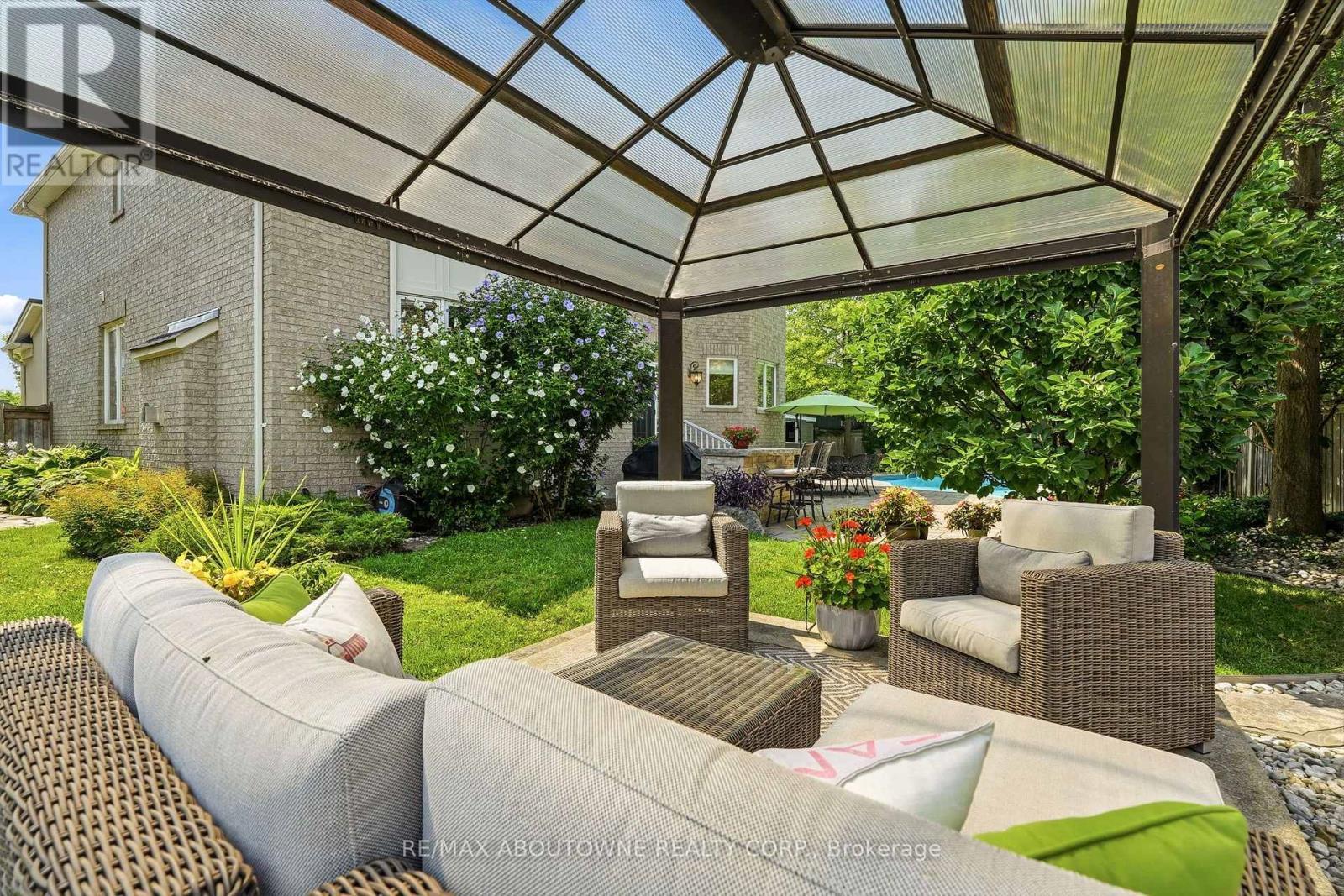 536 Cusick Circle, Milton, ON - Outdoor With Deck Patio Veranda