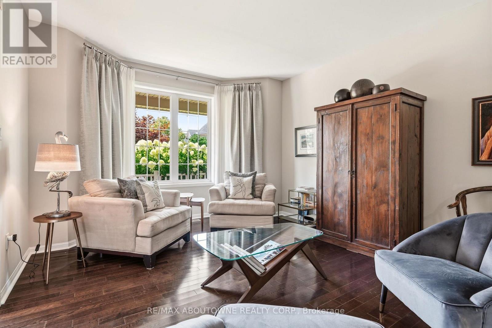 536 Cusick Circle, Milton, ON - Indoor Photo Showing Living Room