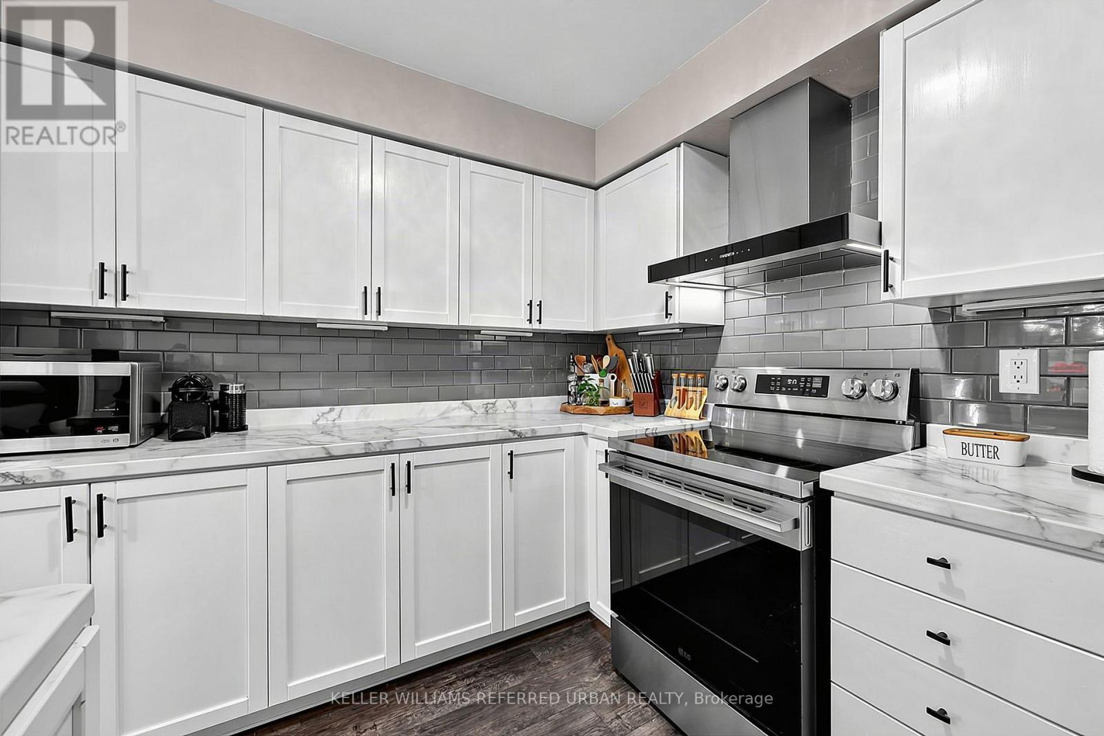 23 - 430 Mapleview Drive E, Barrie, ON - Indoor Photo Showing Kitchen