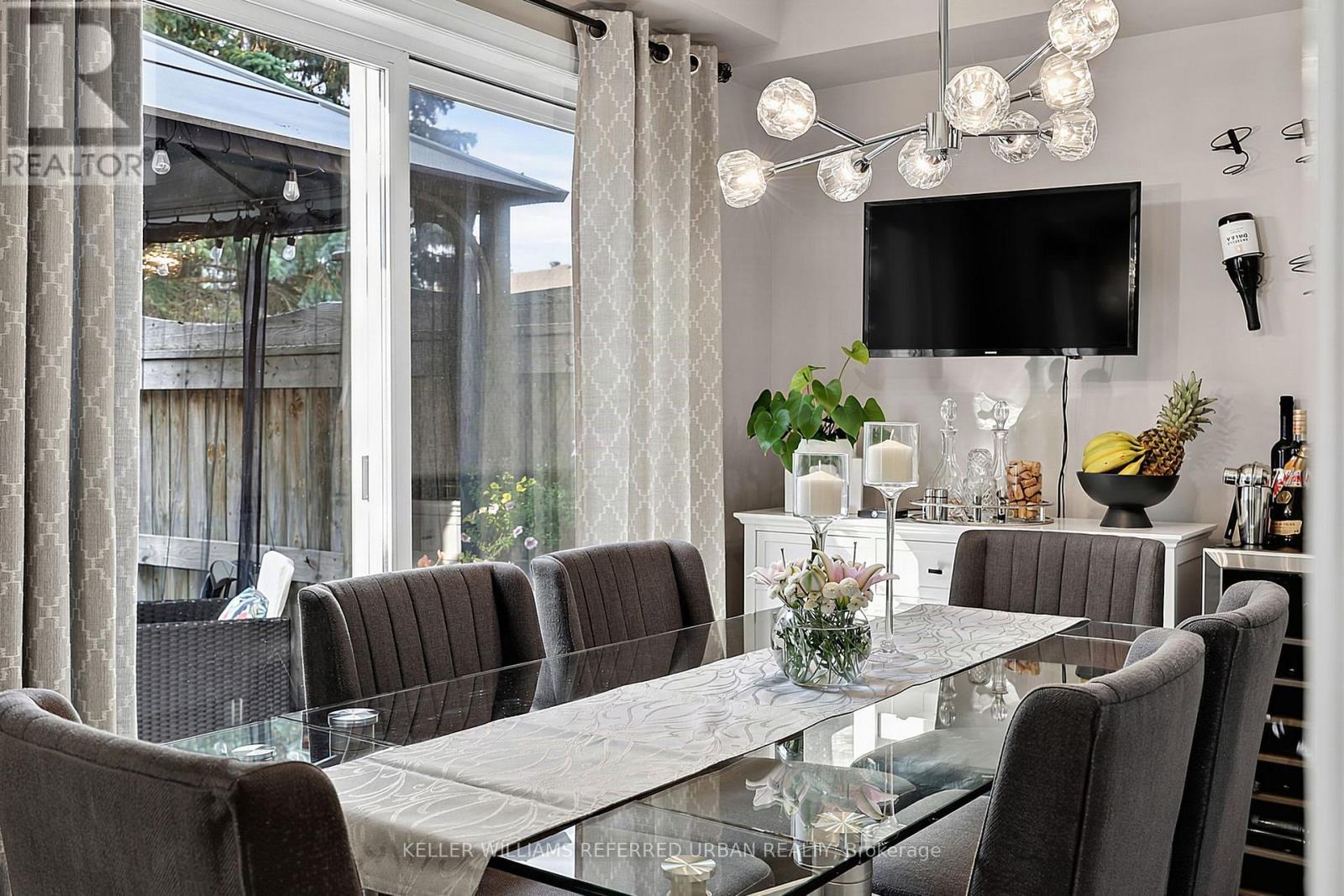 23 - 430 Mapleview Drive E, Barrie, ON - Indoor Photo Showing Dining Room