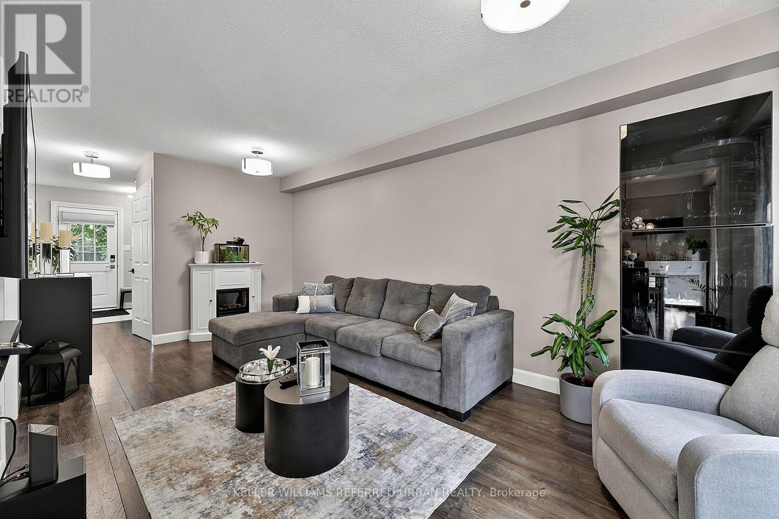 23 - 430 Mapleview Drive E, Barrie, ON - Indoor Photo Showing Living Room