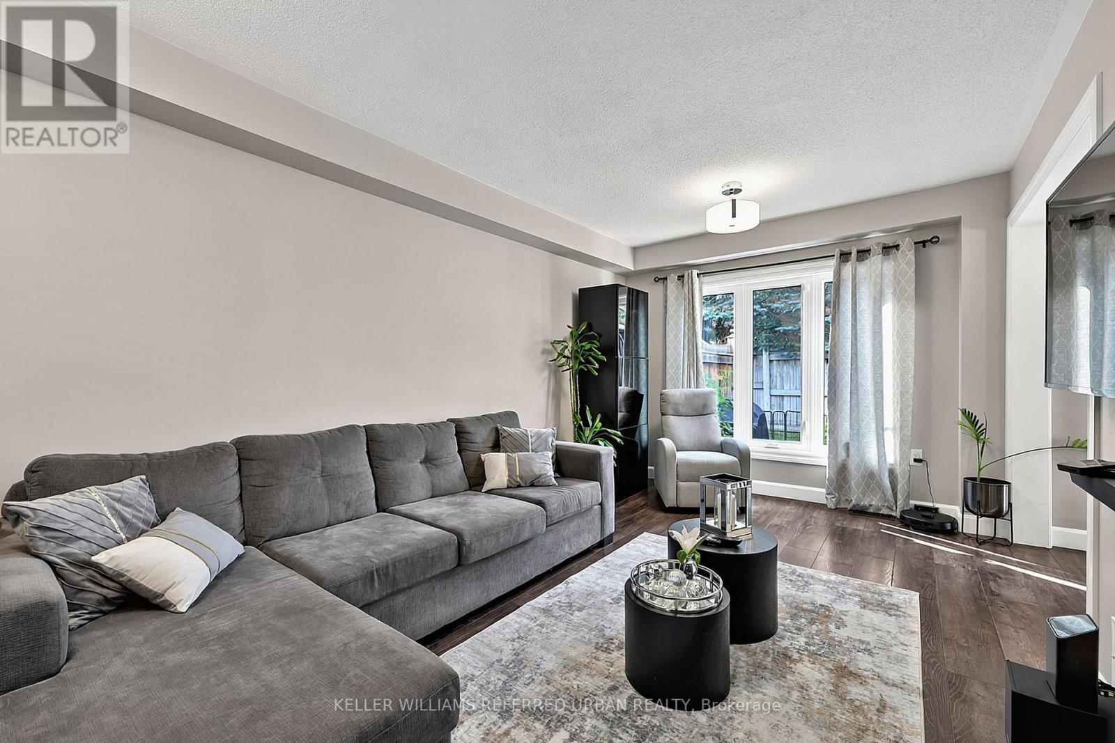 23 - 430 Mapleview Drive E, Barrie, ON - Indoor Photo Showing Living Room