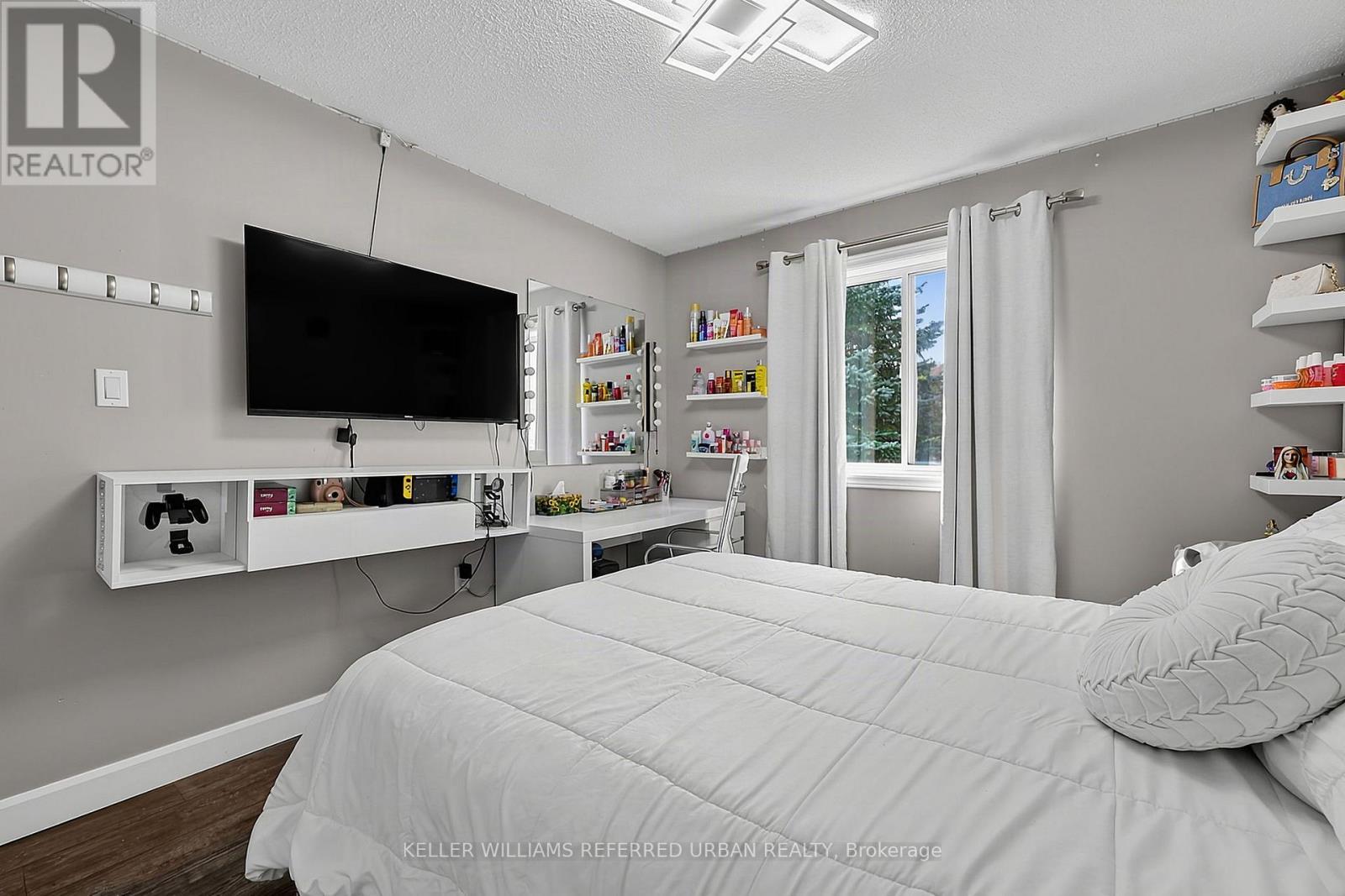 23 - 430 Mapleview Drive E, Barrie, ON - Indoor Photo Showing Bedroom