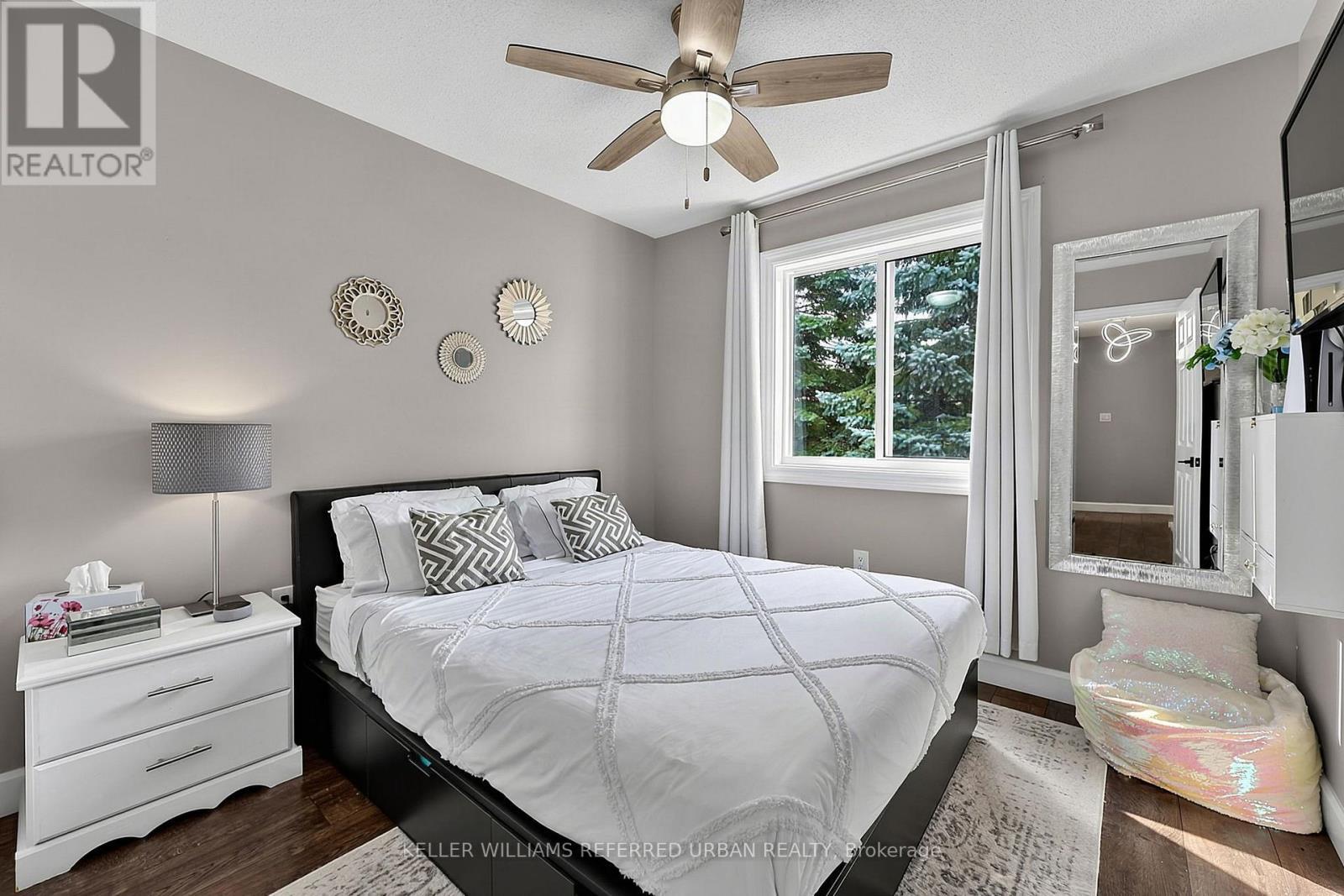 23 - 430 Mapleview Drive E, Barrie, ON - Indoor Photo Showing Bedroom