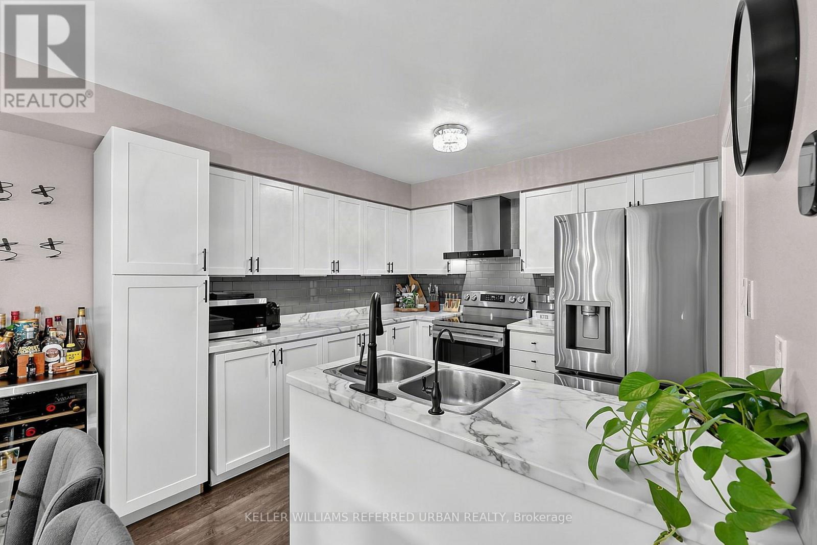 23 - 430 Mapleview Drive E, Barrie, ON - Indoor Photo Showing Kitchen With Stainless Steel Kitchen With Double Sink