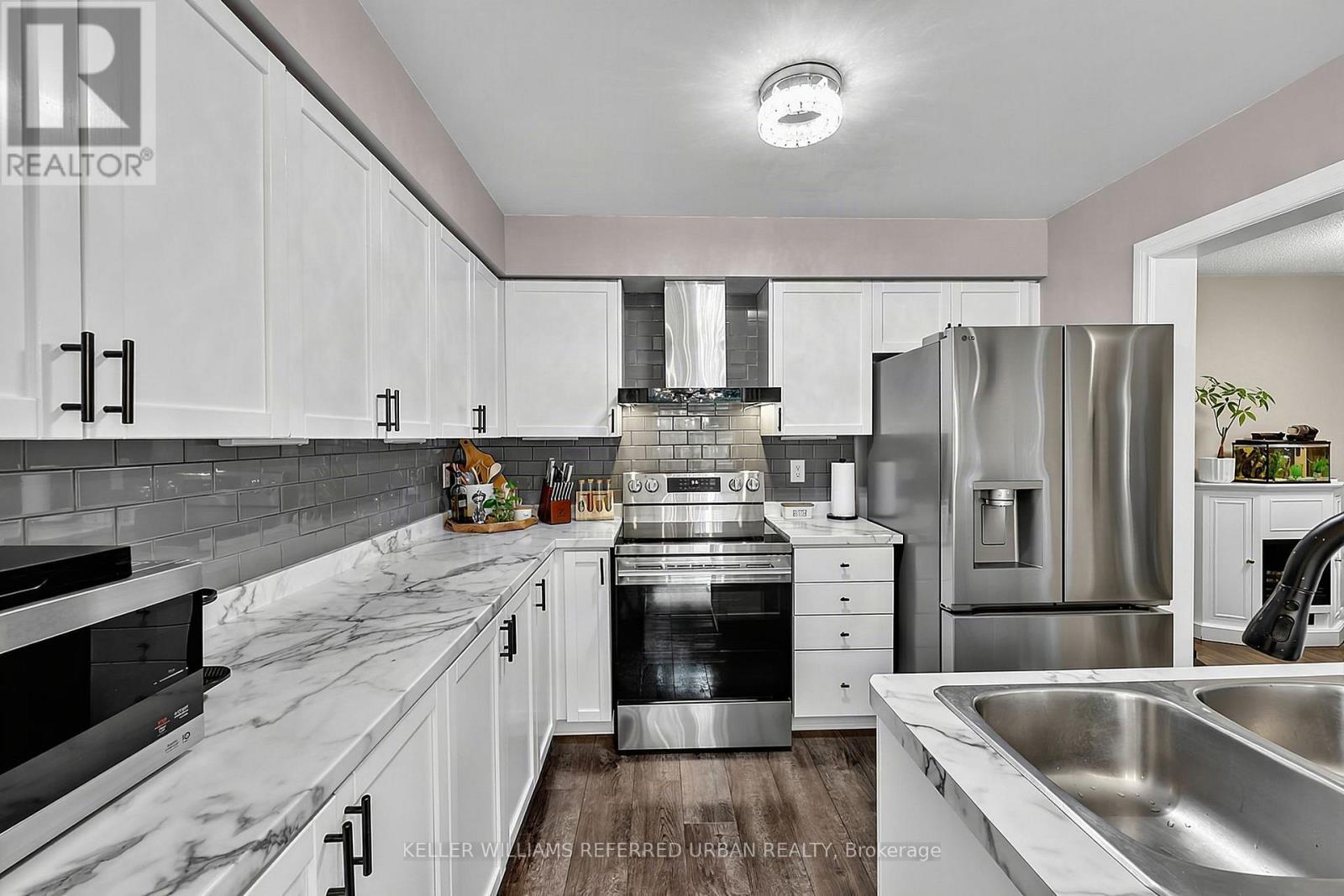 23 - 430 Mapleview Drive E, Barrie, ON - Indoor Photo Showing Kitchen With Double Sink