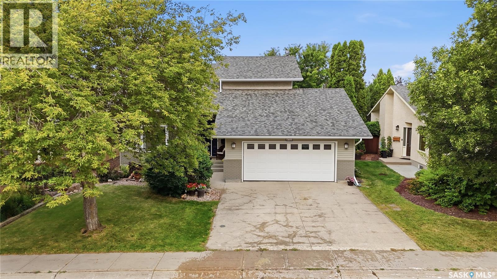 6723 Maple Ridge Drive, Regina, SK - Outdoor