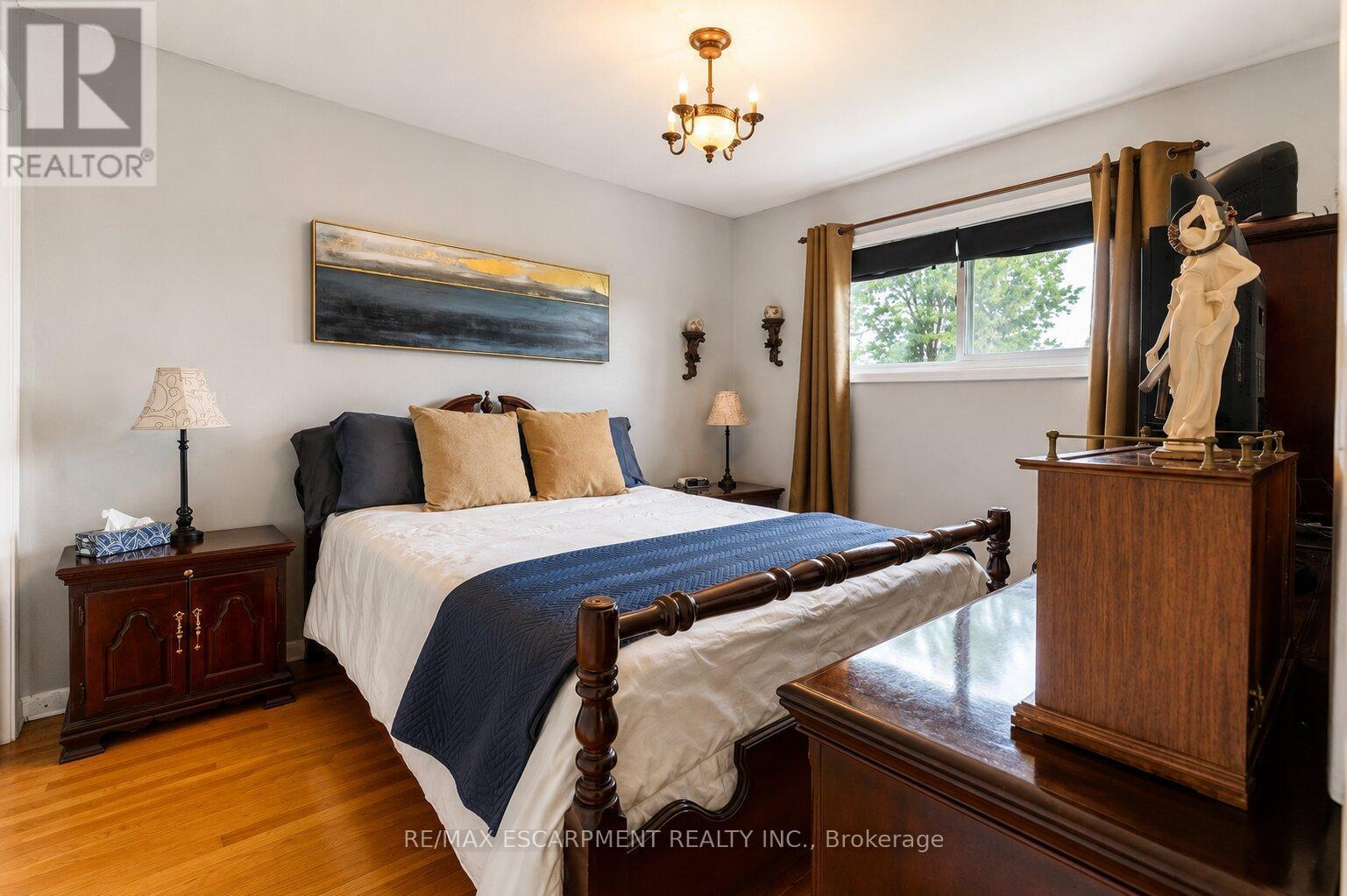 120 Stone Church Road W, Hamilton, ON - Indoor Photo Showing Bedroom