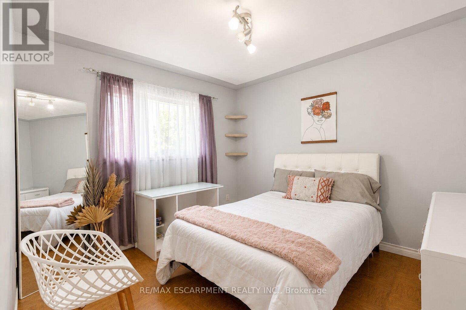120 Stone Church Road W, Hamilton, ON - Indoor Photo Showing Bedroom