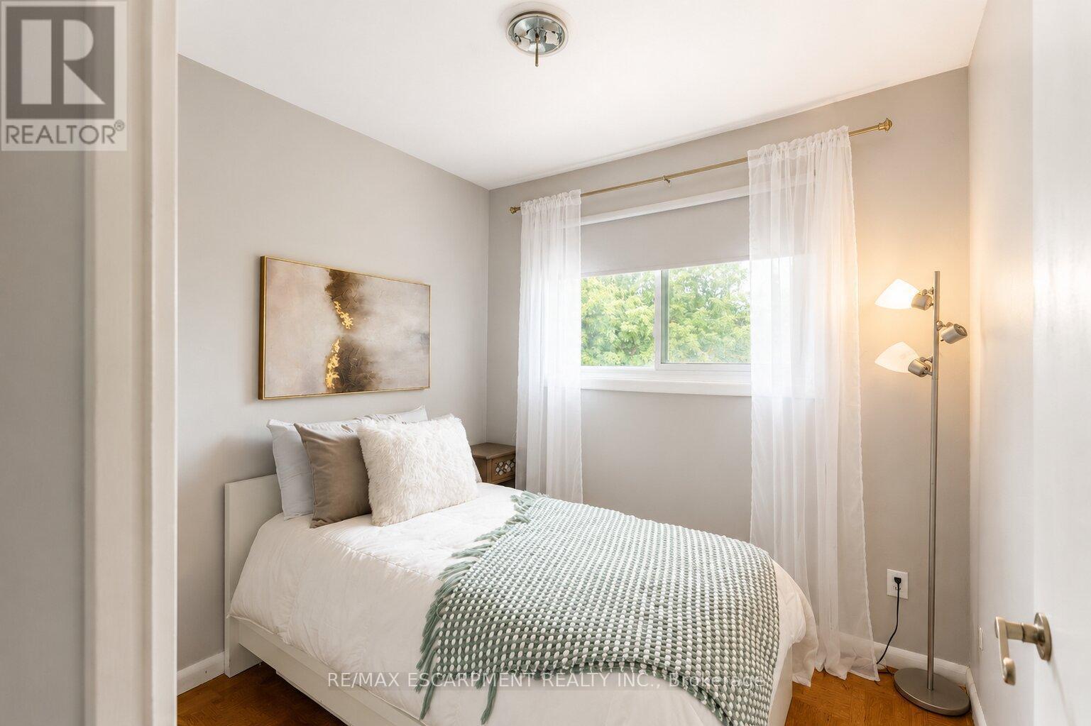120 Stone Church Road W, Hamilton, ON - Indoor Photo Showing Bedroom
