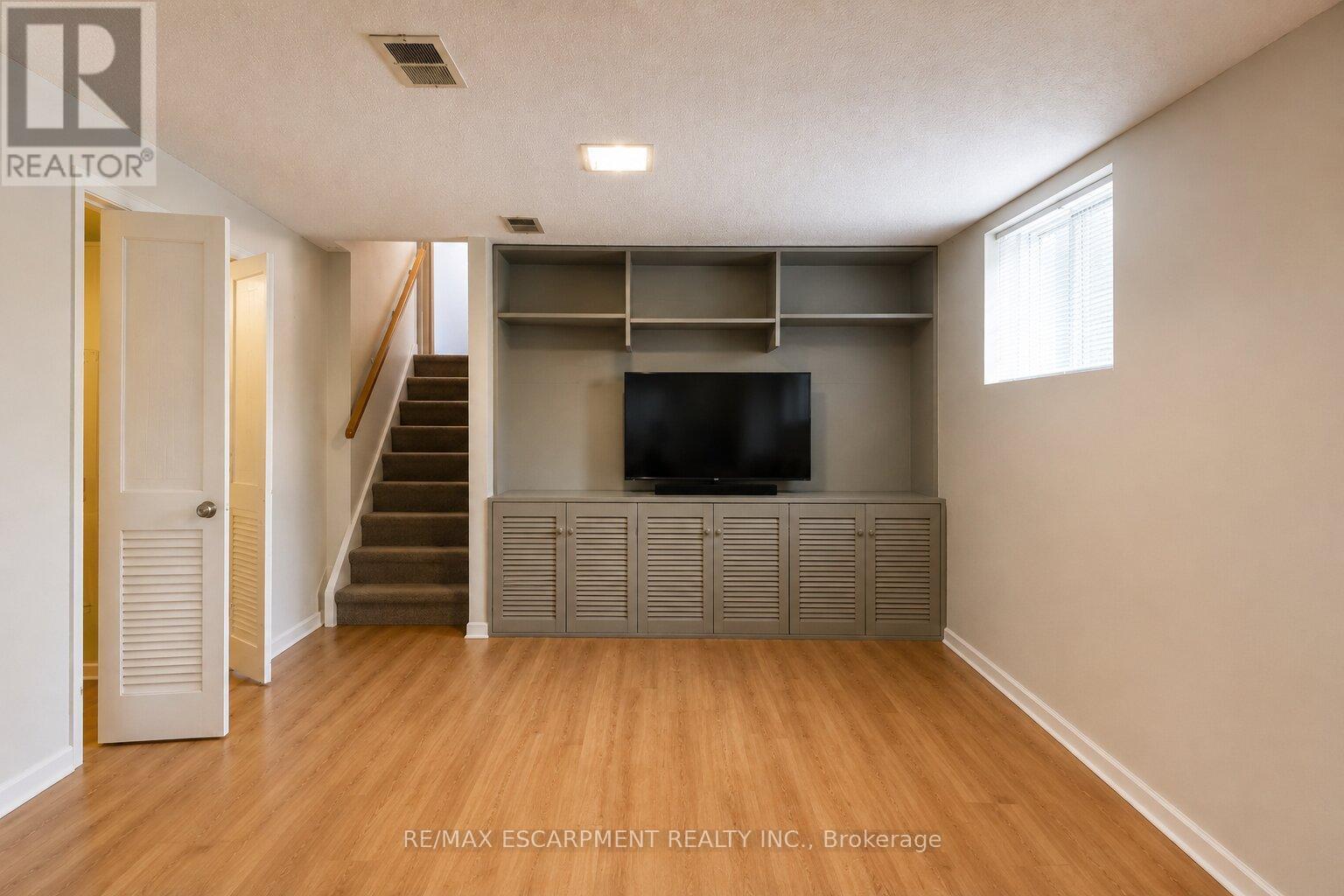 120 Stone Church Road W, Hamilton, ON - Indoor Photo Showing Other Room