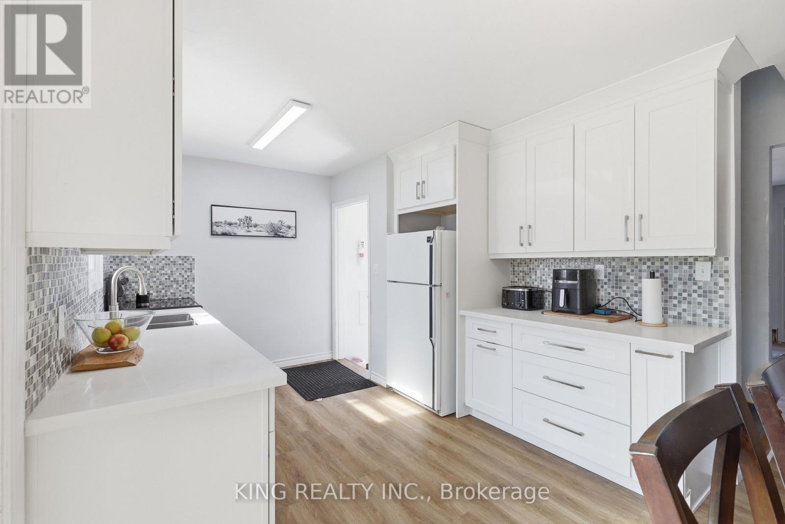 920 Concession Road, Cambridge, ON - Indoor Photo Showing Kitchen With Double Sink