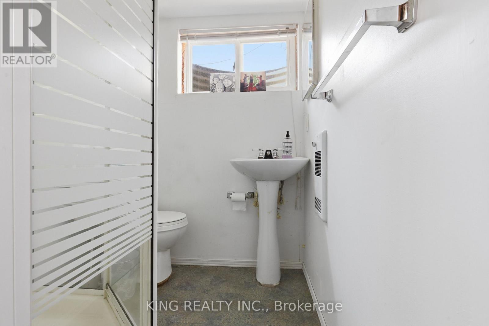 920 Concession Road, Cambridge, ON - Indoor Photo Showing Bathroom