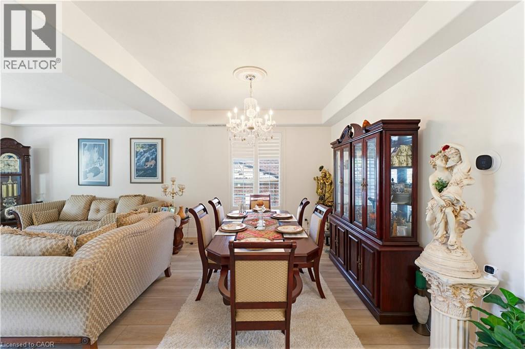 805 Munich Circle, Waterloo, ON - Indoor Photo Showing Dining Room