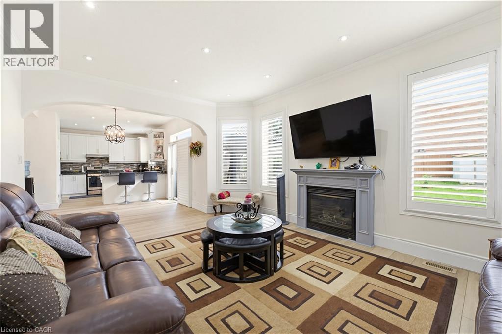 805 Munich Circle, Waterloo, ON - Indoor Photo Showing Living Room With Fireplace