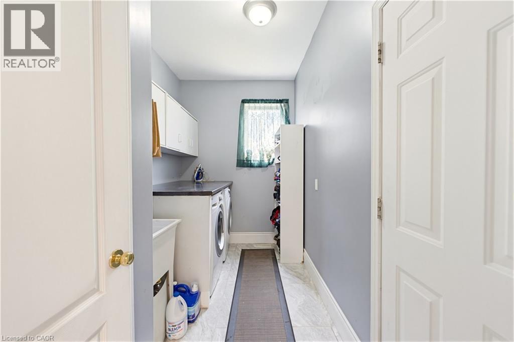 805 Munich Circle, Waterloo, ON - Indoor Photo Showing Laundry Room