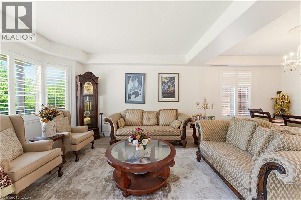 805 Munich Circle, Waterloo, ON - Indoor Photo Showing Living Room