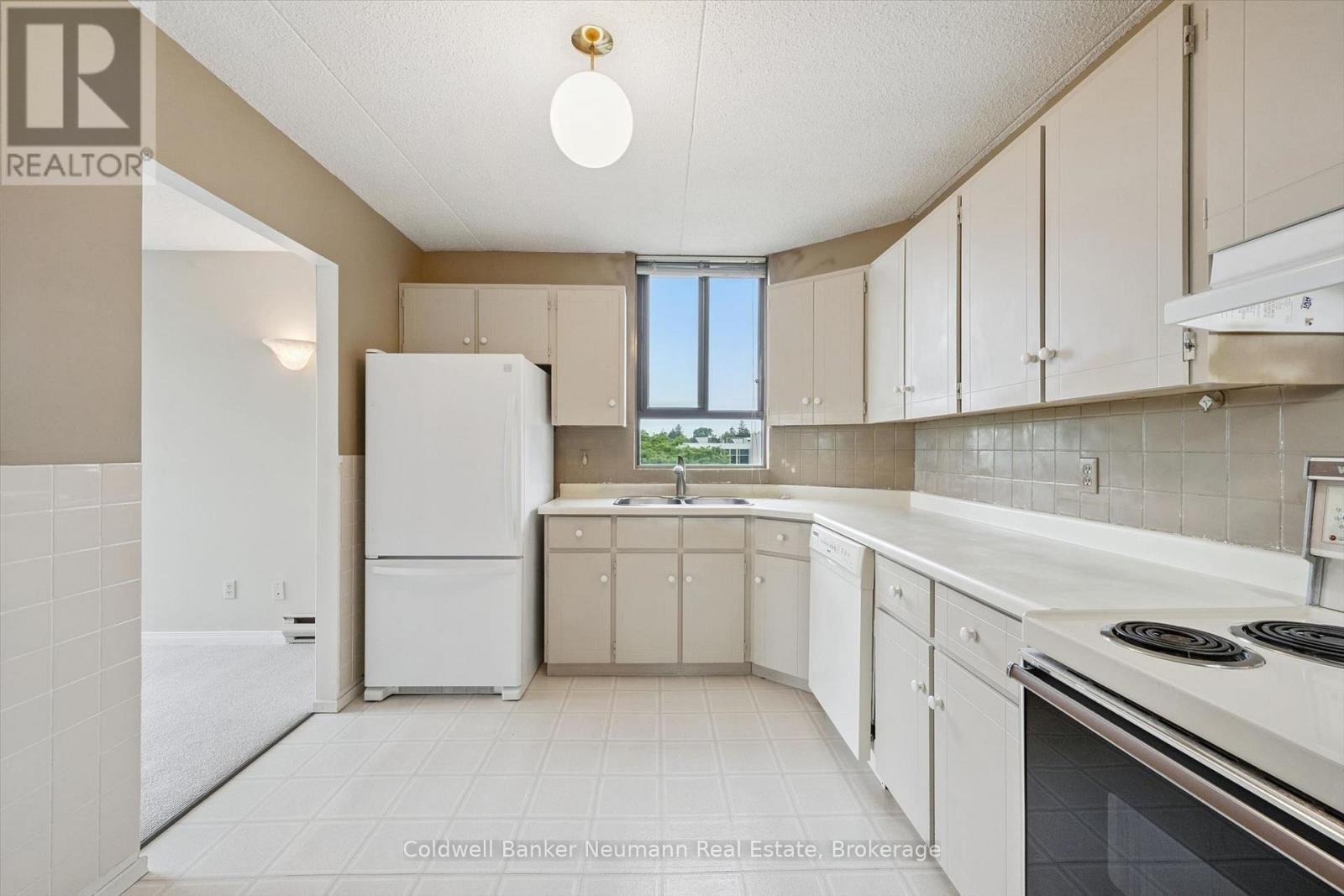 708 - 22 Marilyn Drive, Guelph (Riverside Park), ON - Indoor Photo Showing Kitchen