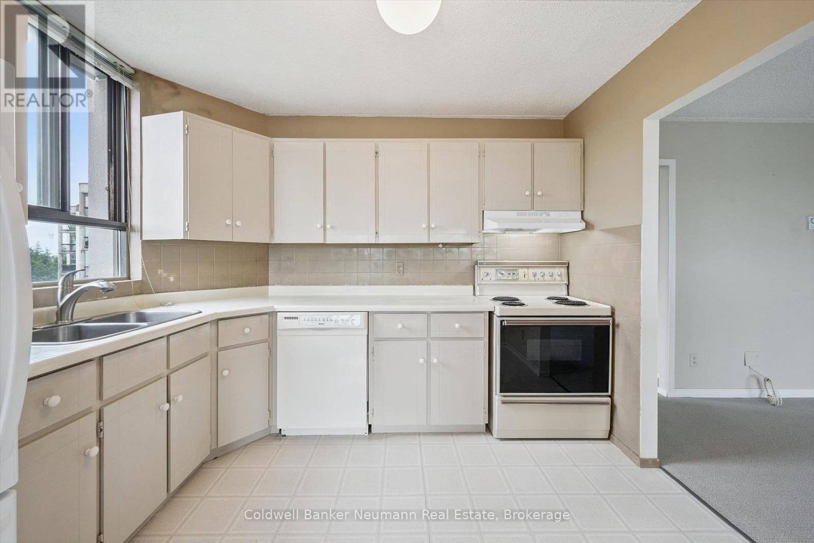 708 - 22 Marilyn Drive, Guelph (Riverside Park), ON - Indoor Photo Showing Kitchen With Double Sink
