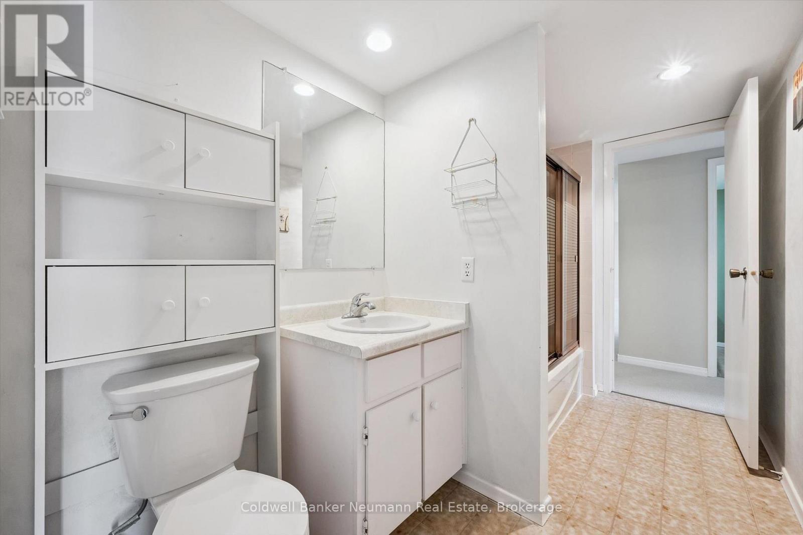 708 - 22 Marilyn Drive, Guelph (Riverside Park), ON - Indoor Photo Showing Bathroom