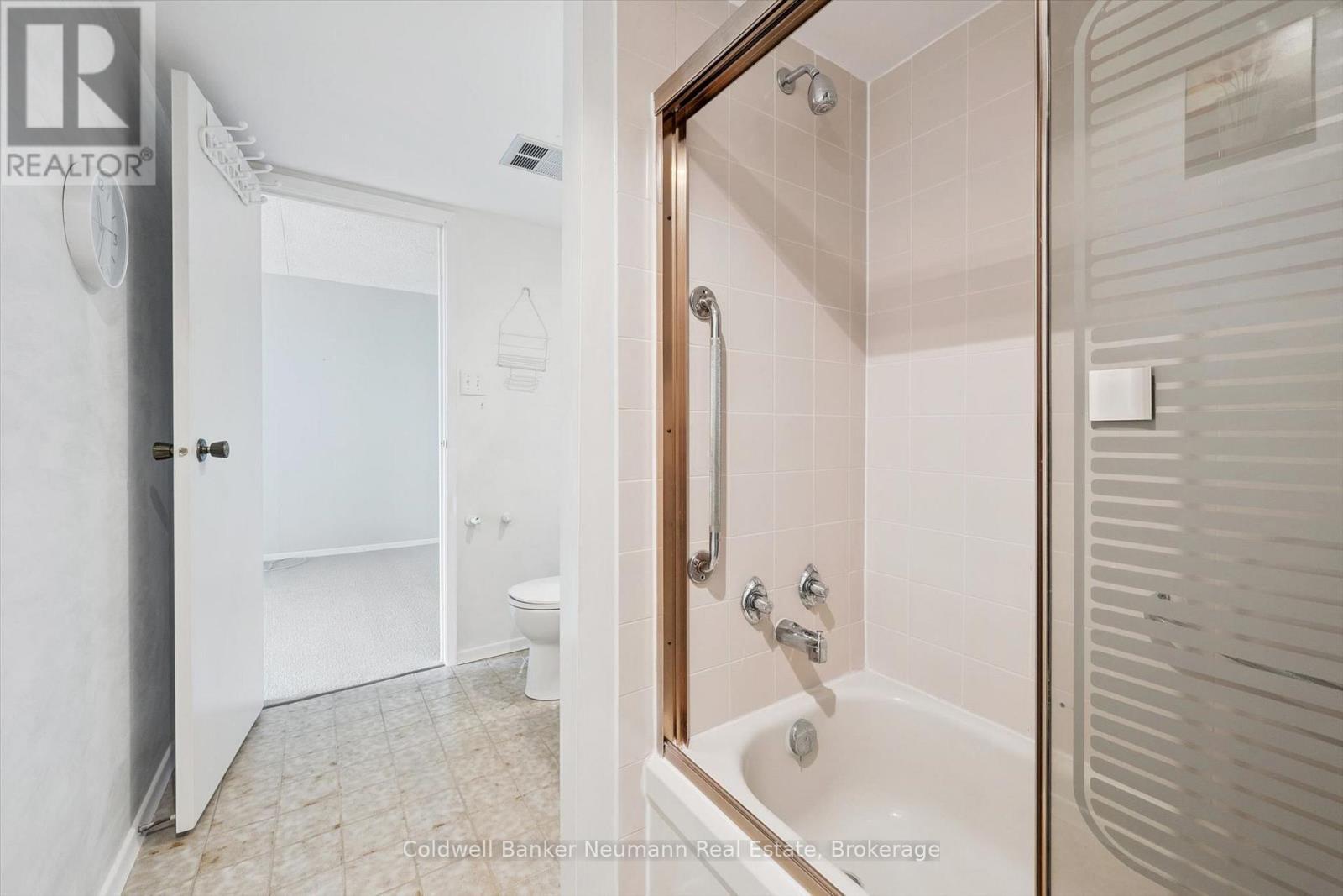 708 - 22 Marilyn Drive, Guelph (Riverside Park), ON - Indoor Photo Showing Bathroom