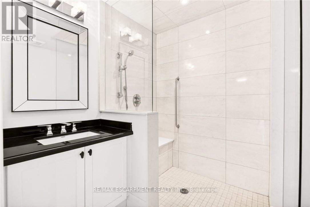 1670 Medad Springs Court, Burlington, ON - Indoor Photo Showing Bathroom