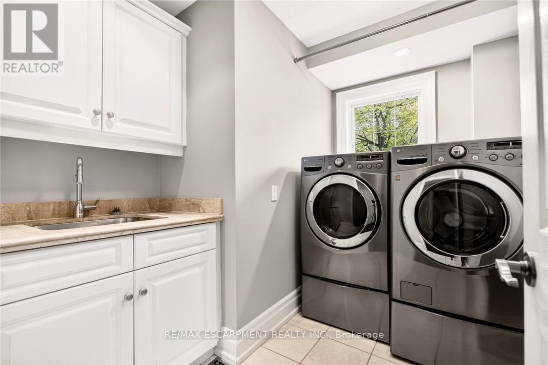 1670 Medad Springs Court, Burlington, ON - Indoor Photo Showing Laundry Room