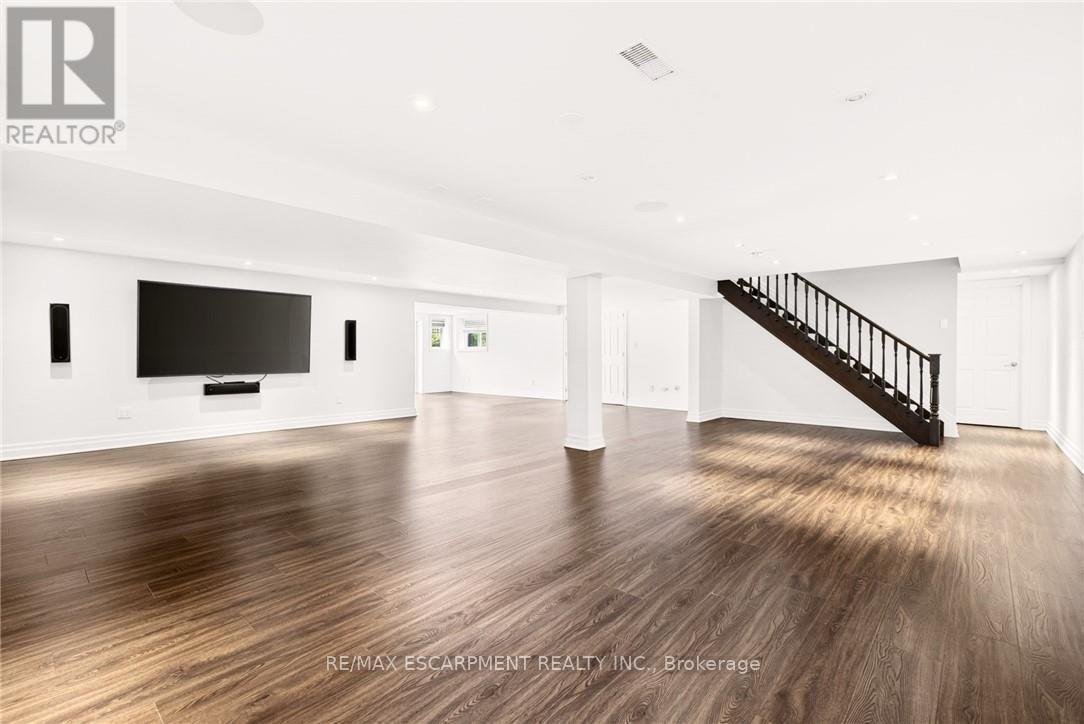 1670 Medad Springs Court, Burlington, ON - Indoor