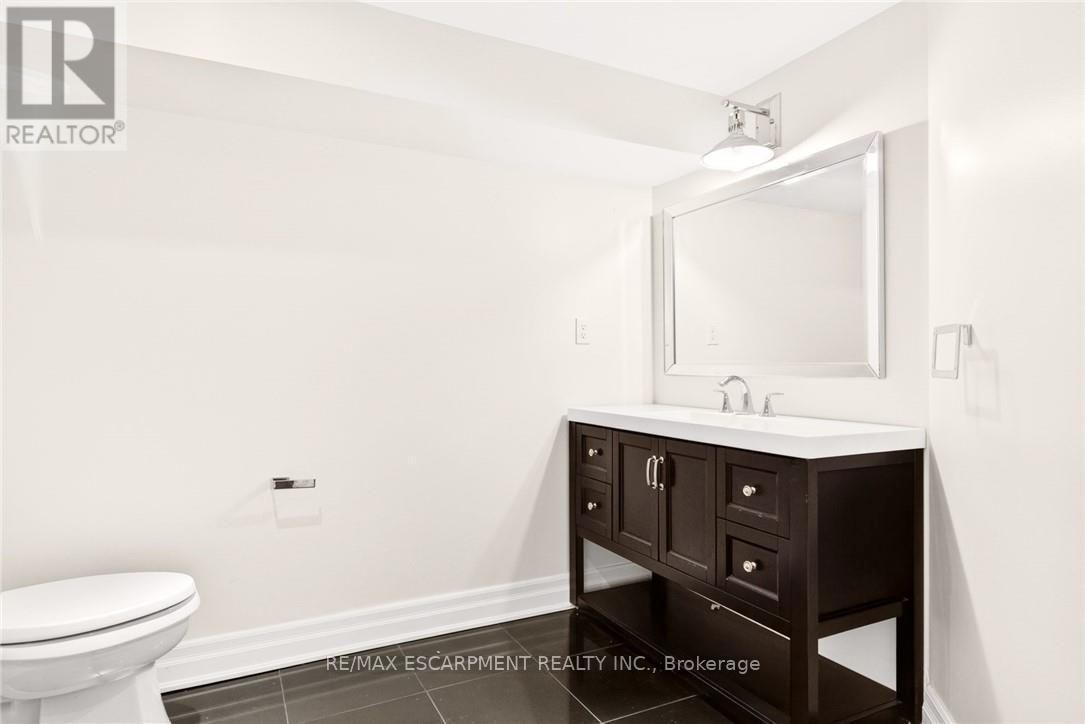 1670 Medad Springs Court, Burlington, ON - Indoor Photo Showing Bathroom