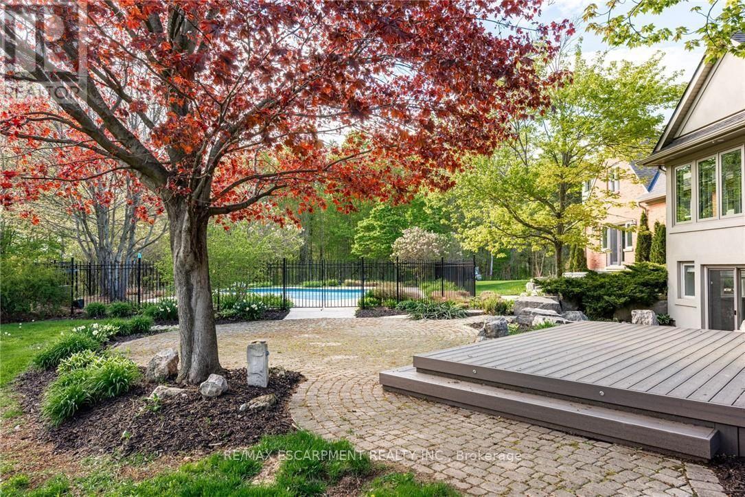 1670 Medad Springs Court, Burlington, ON - Outdoor