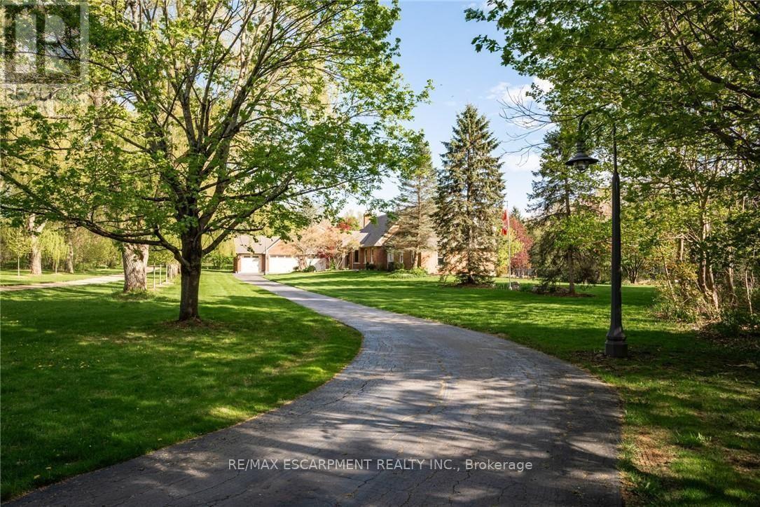 1670 Medad Springs Court, Burlington, ON - Outdoor