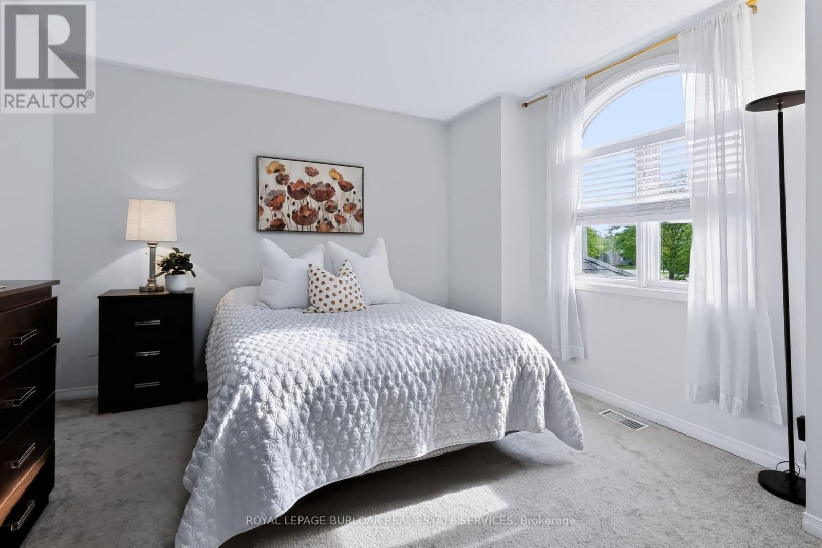 4130 Foxwood Drive, Burlington, ON - Indoor Photo Showing Bedroom