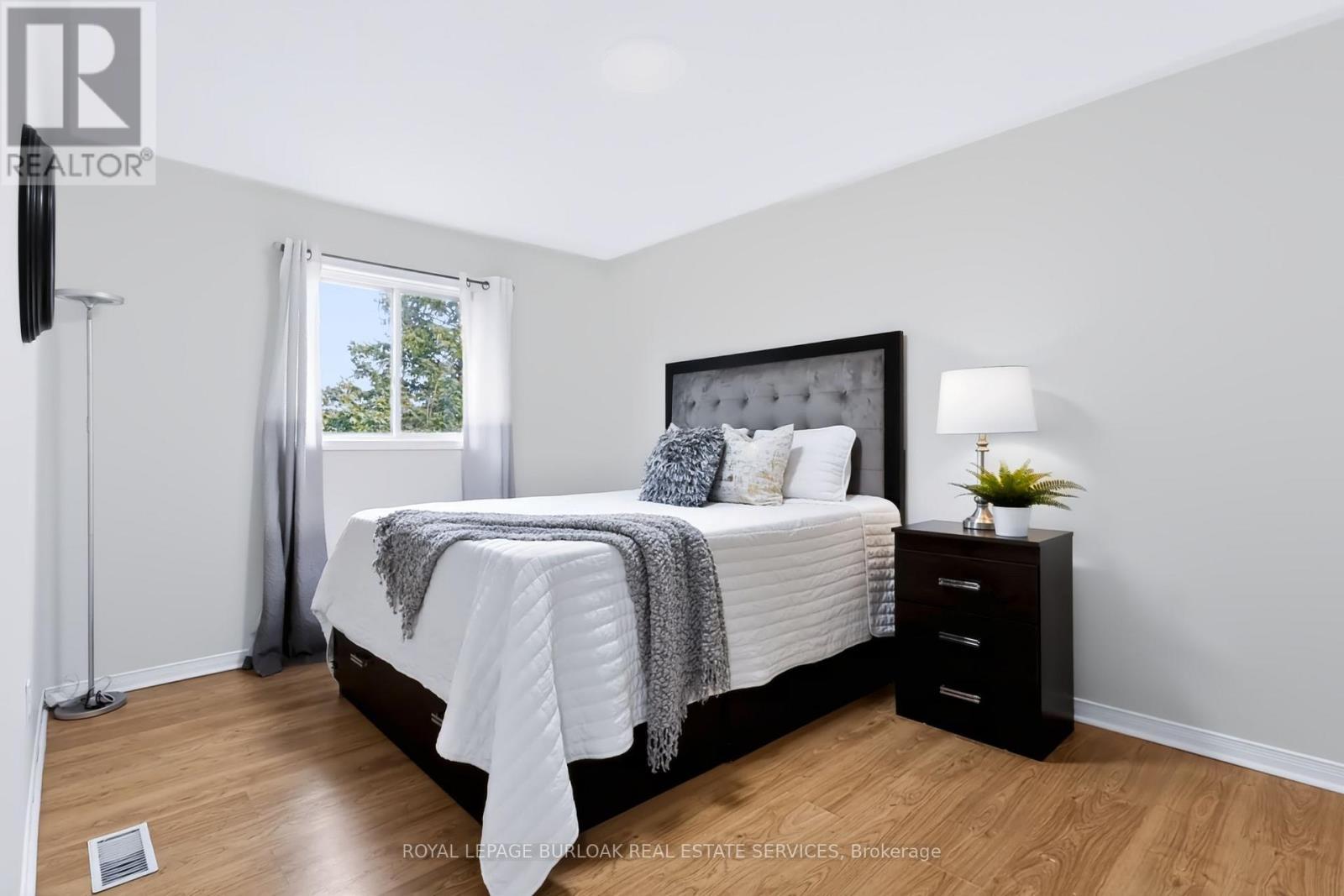 4130 Foxwood Drive, Burlington, ON - Indoor Photo Showing Bedroom