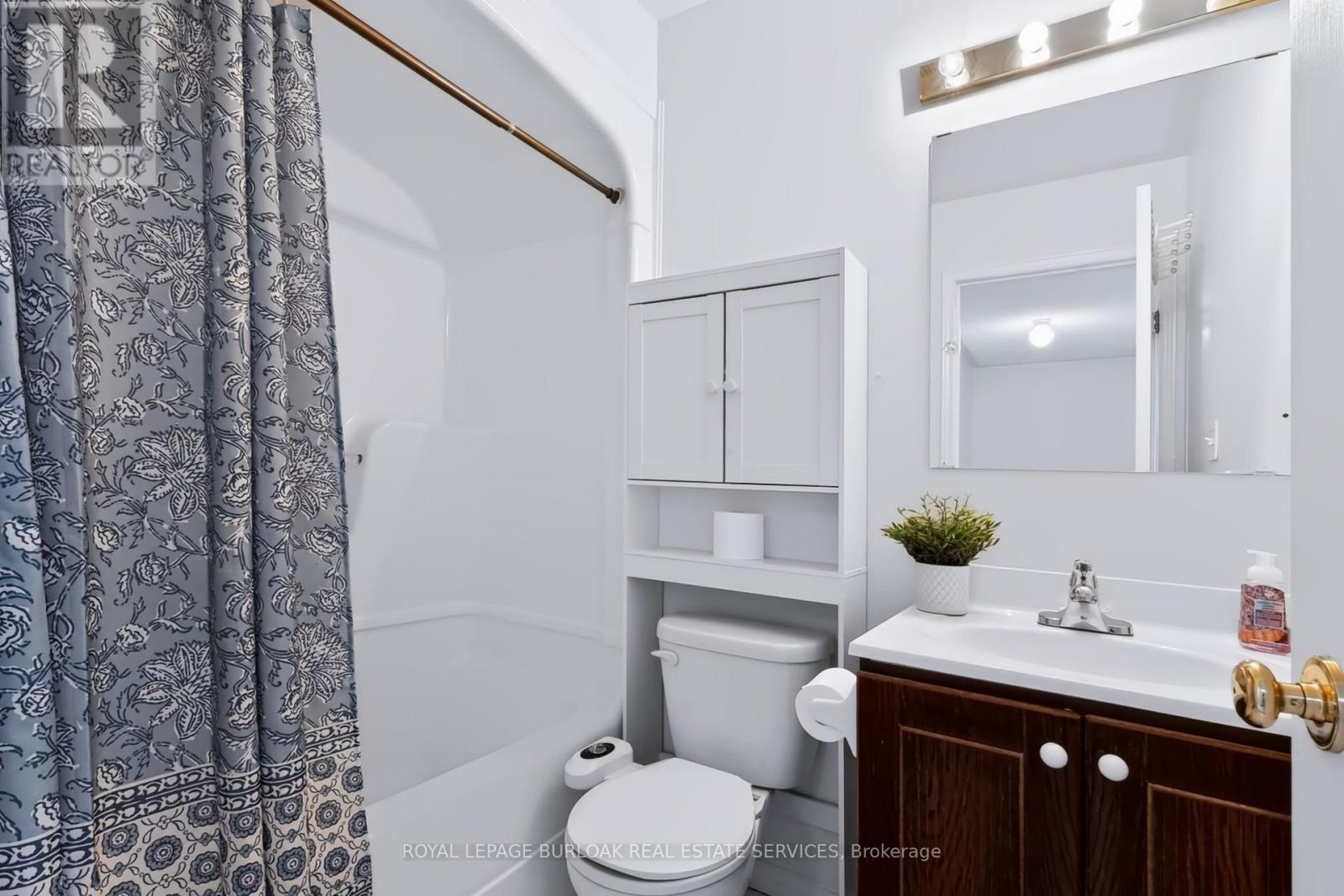 4130 Foxwood Drive, Burlington, ON - Indoor Photo Showing Bathroom