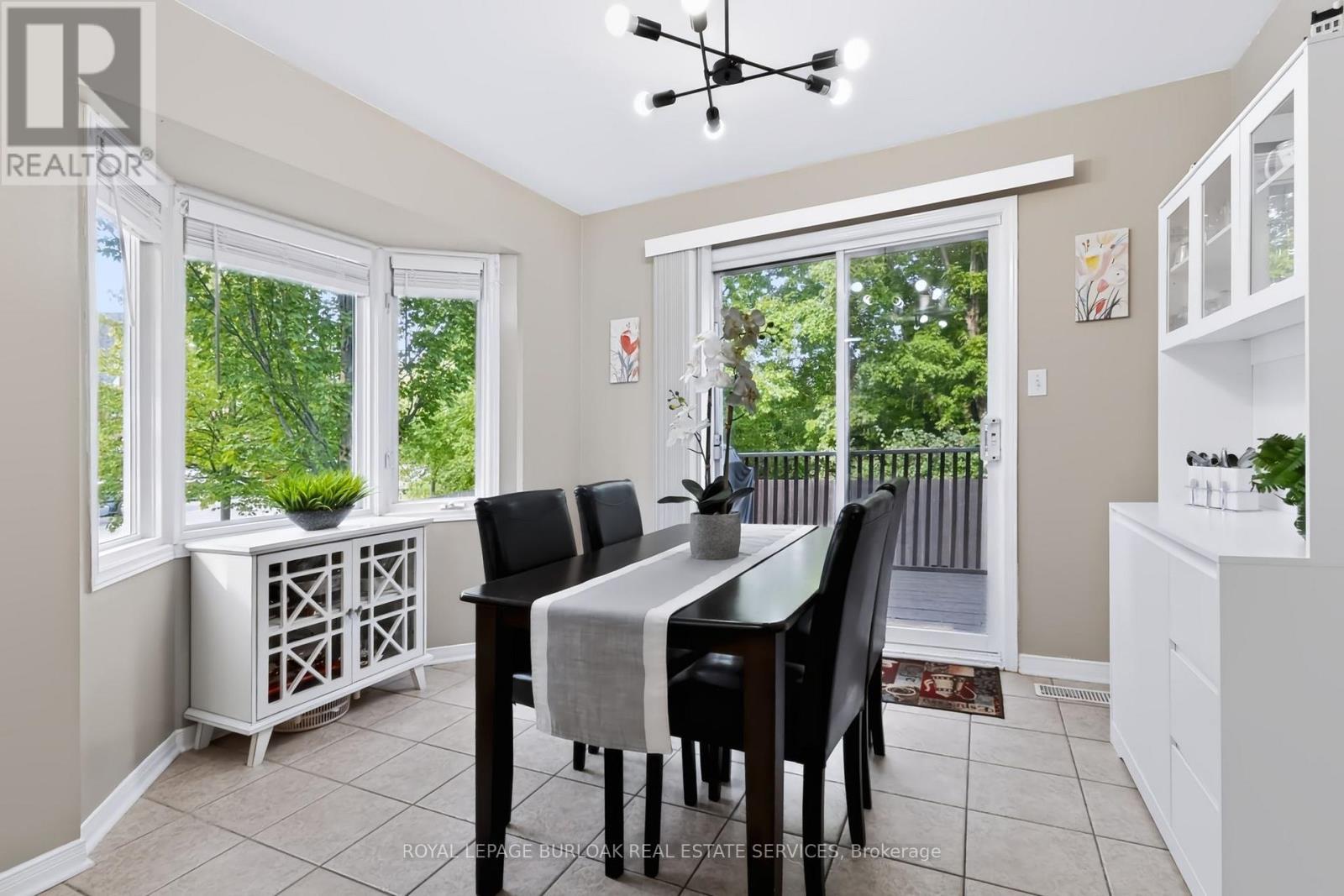 4130 Foxwood Drive, Burlington, ON - Indoor Photo Showing Dining Room