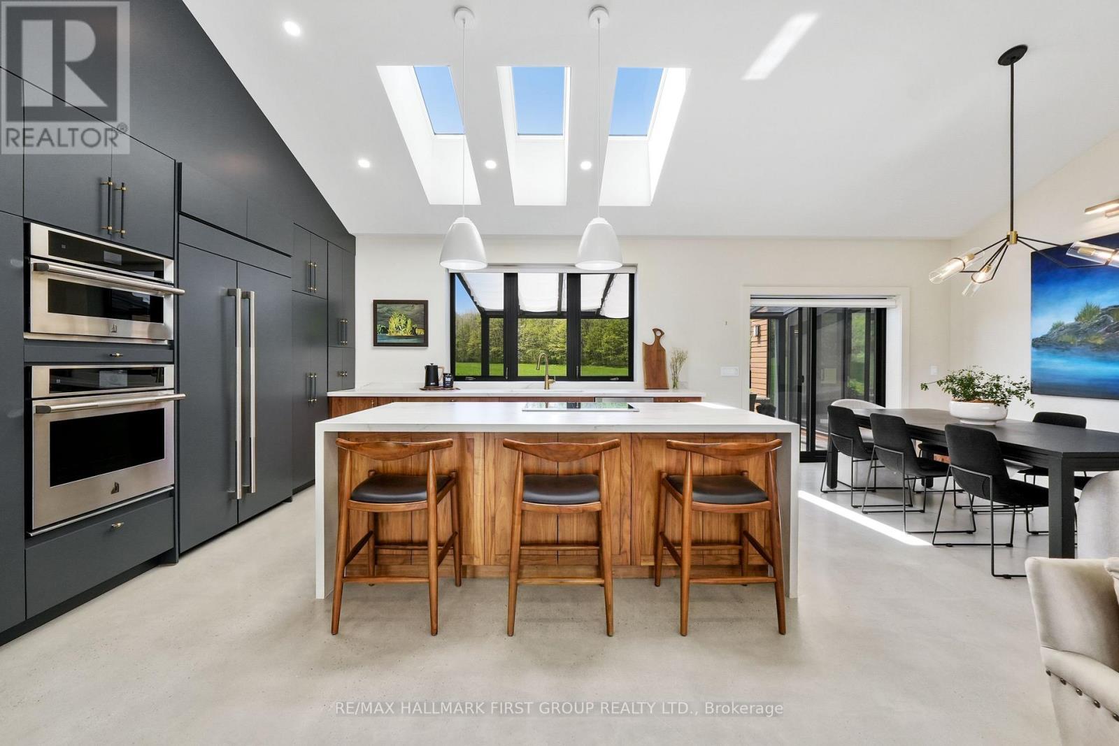 4566 Harwood Road, Hamilton Township, ON - Indoor Photo Showing Dining Room