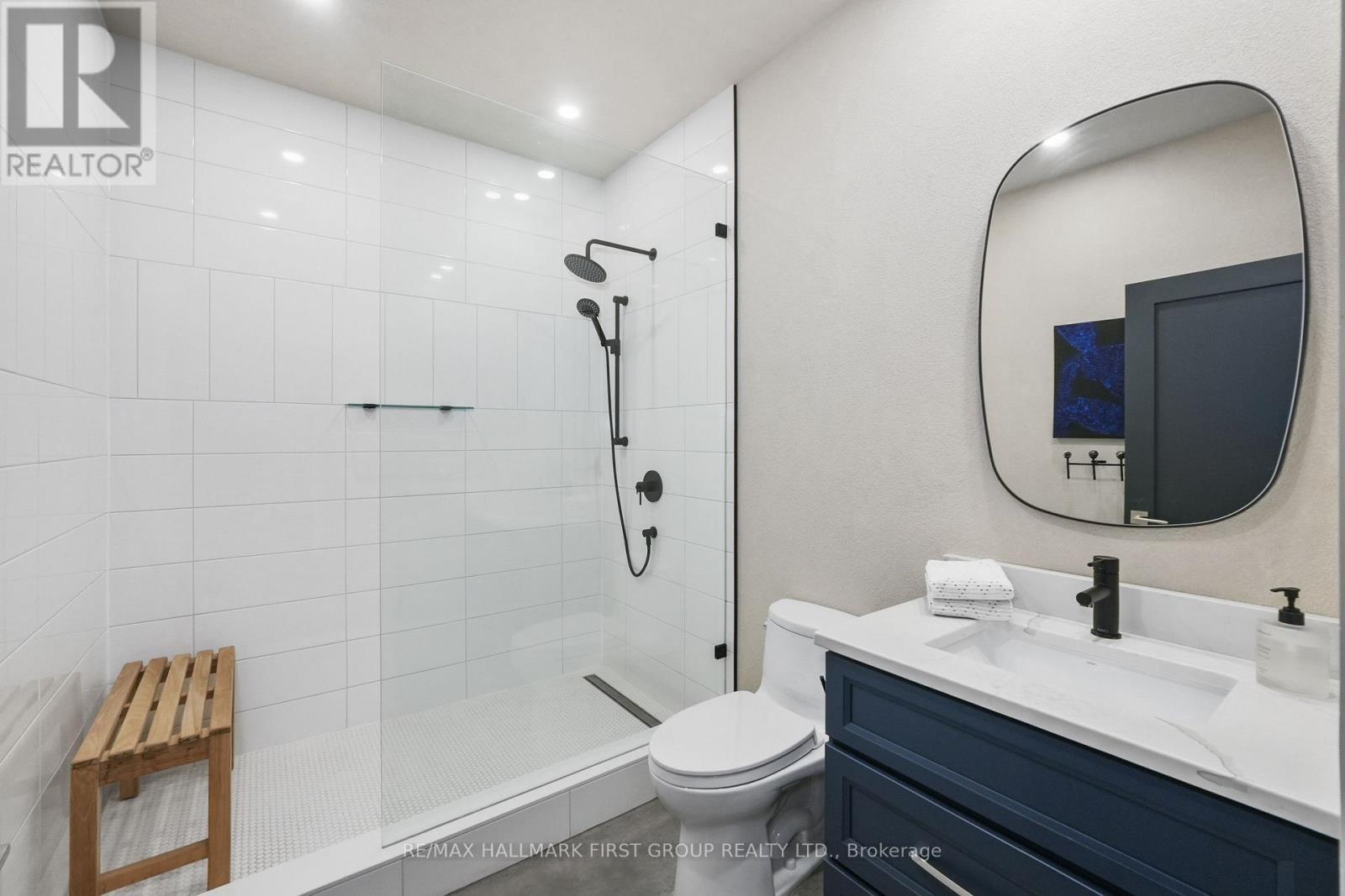 4566 Harwood Road, Hamilton Township, ON - Indoor Photo Showing Bathroom