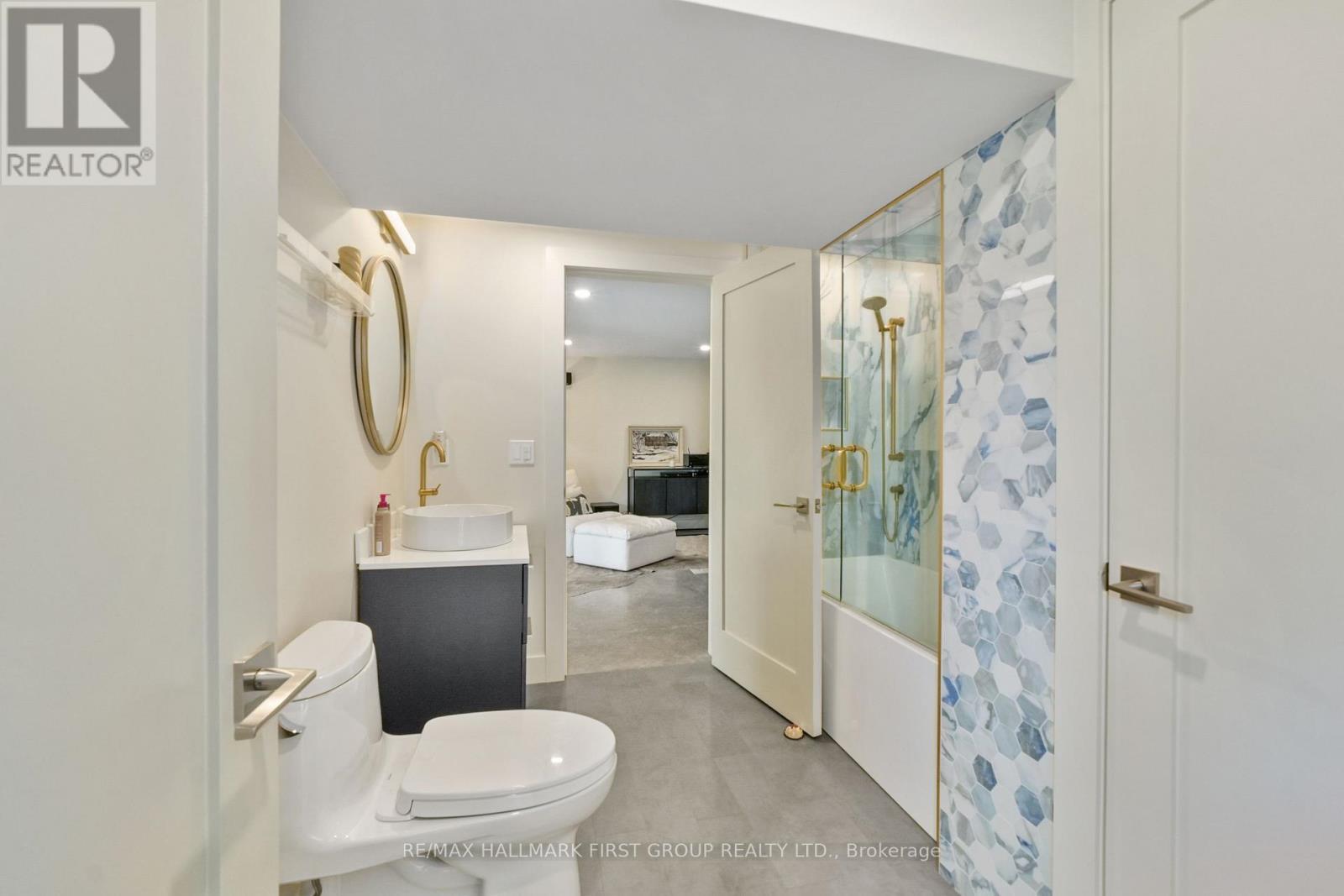 4566 Harwood Road, Hamilton Township, ON - Indoor Photo Showing Bathroom
