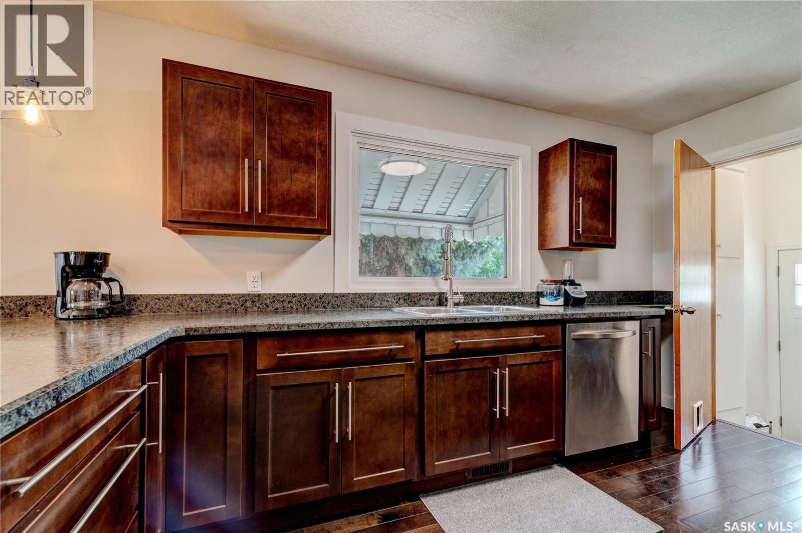 2476 Mcara Street, Regina, SK - Indoor Photo Showing Kitchen